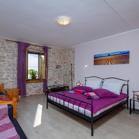 באלה Holiday Stone House מראה חיצוני תמונה