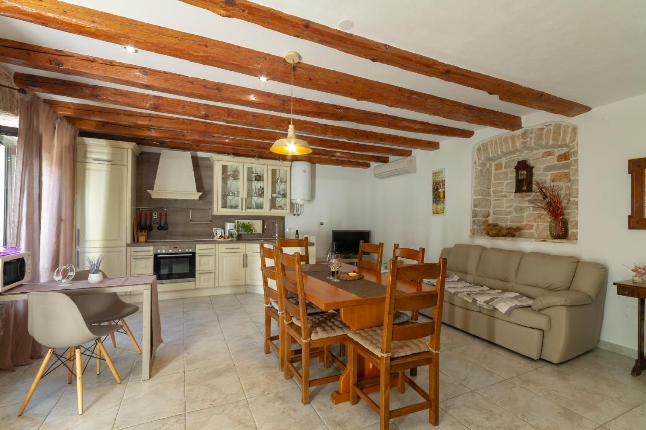 באלה Holiday Stone House מראה חיצוני תמונה