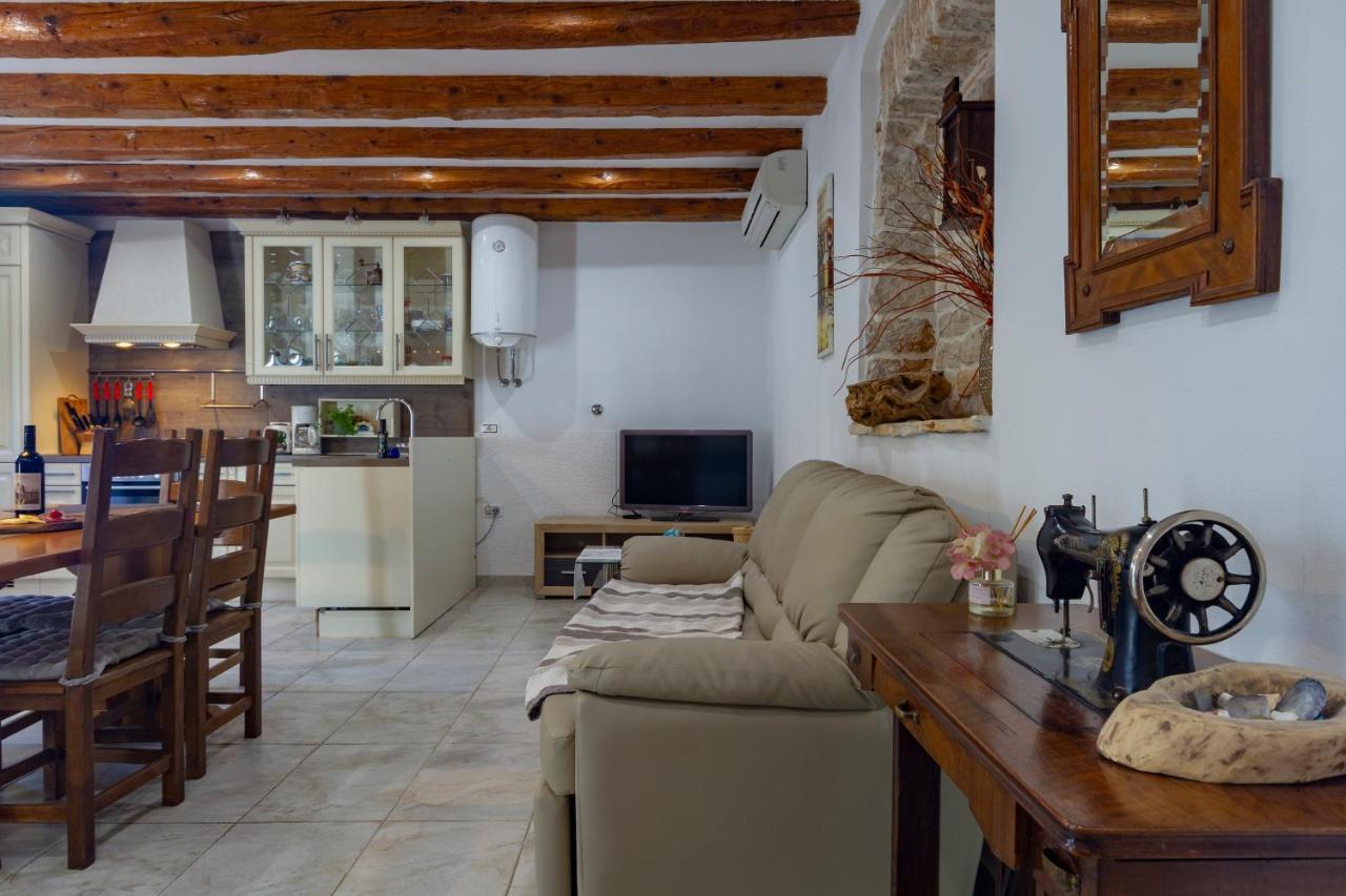 באלה Holiday Stone House מראה חיצוני תמונה