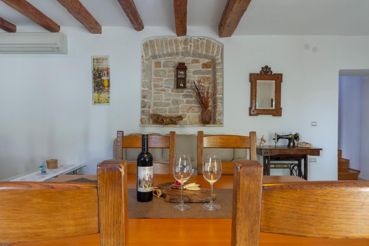 באלה Holiday Stone House מראה חיצוני תמונה