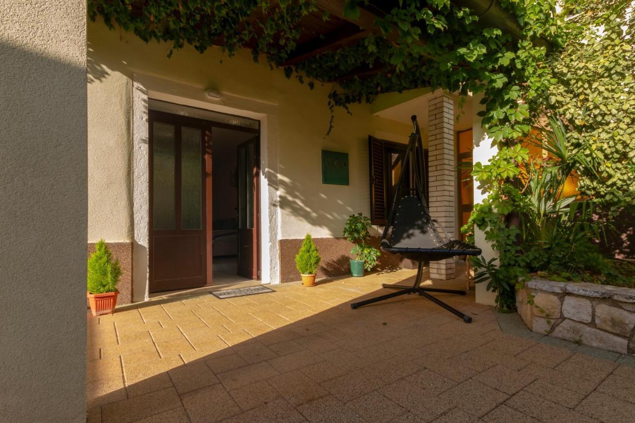באלה Holiday Stone House מראה חיצוני תמונה