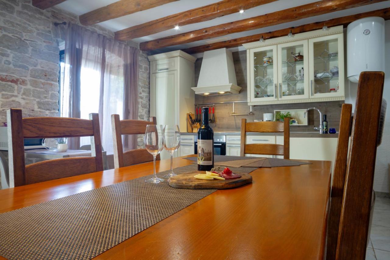 באלה Holiday Stone House מראה חיצוני תמונה