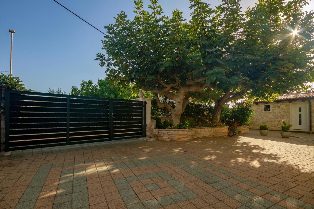באלה Holiday Stone House מראה חיצוני תמונה