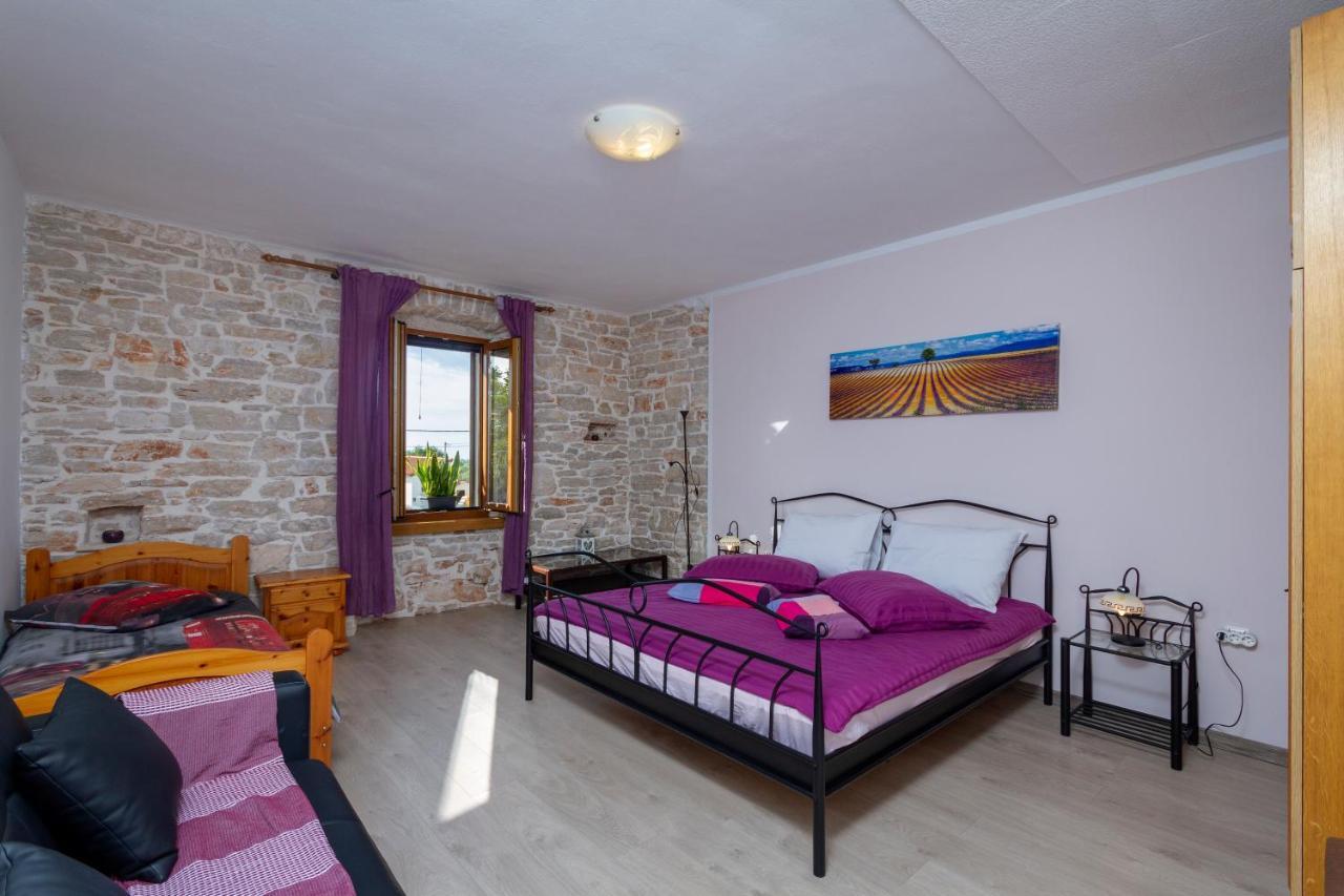 באלה Holiday Stone House מראה חיצוני תמונה