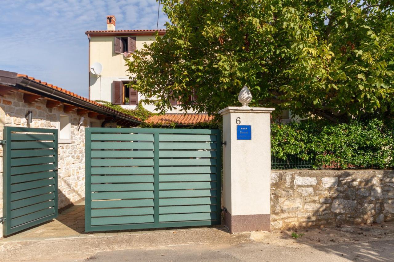 באלה Holiday Stone House מראה חיצוני תמונה